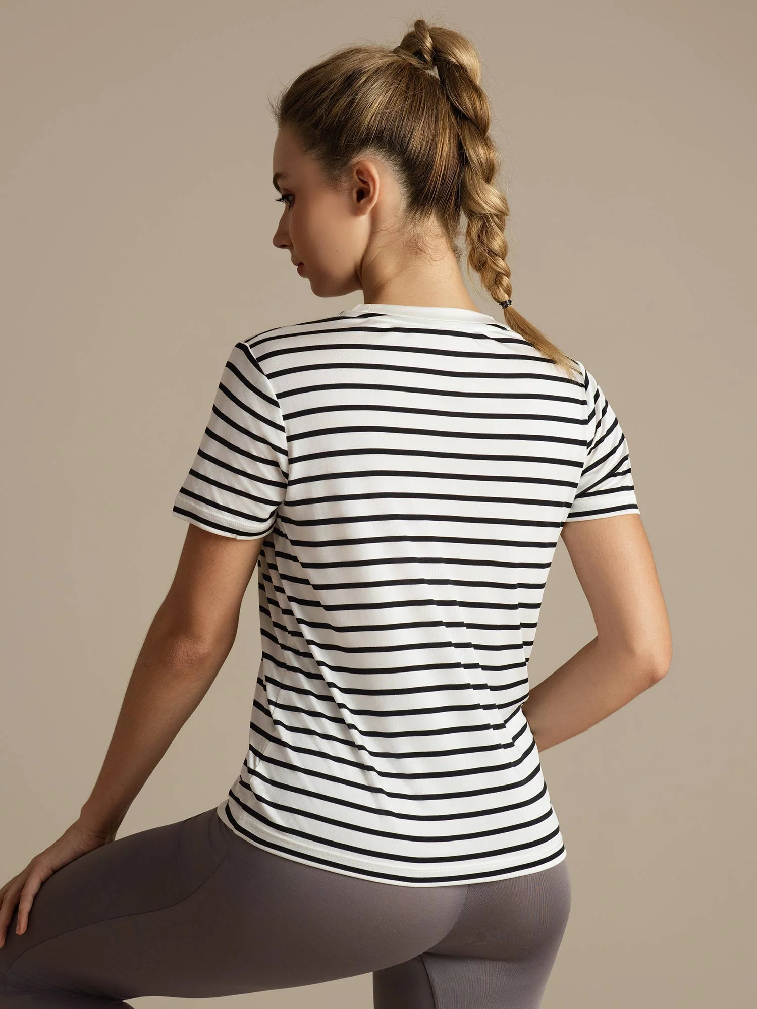 Camiseta Deportiva de Rayas con Manga Corta y Cuello Redondo de Seda Pura para Mujer - Image 11