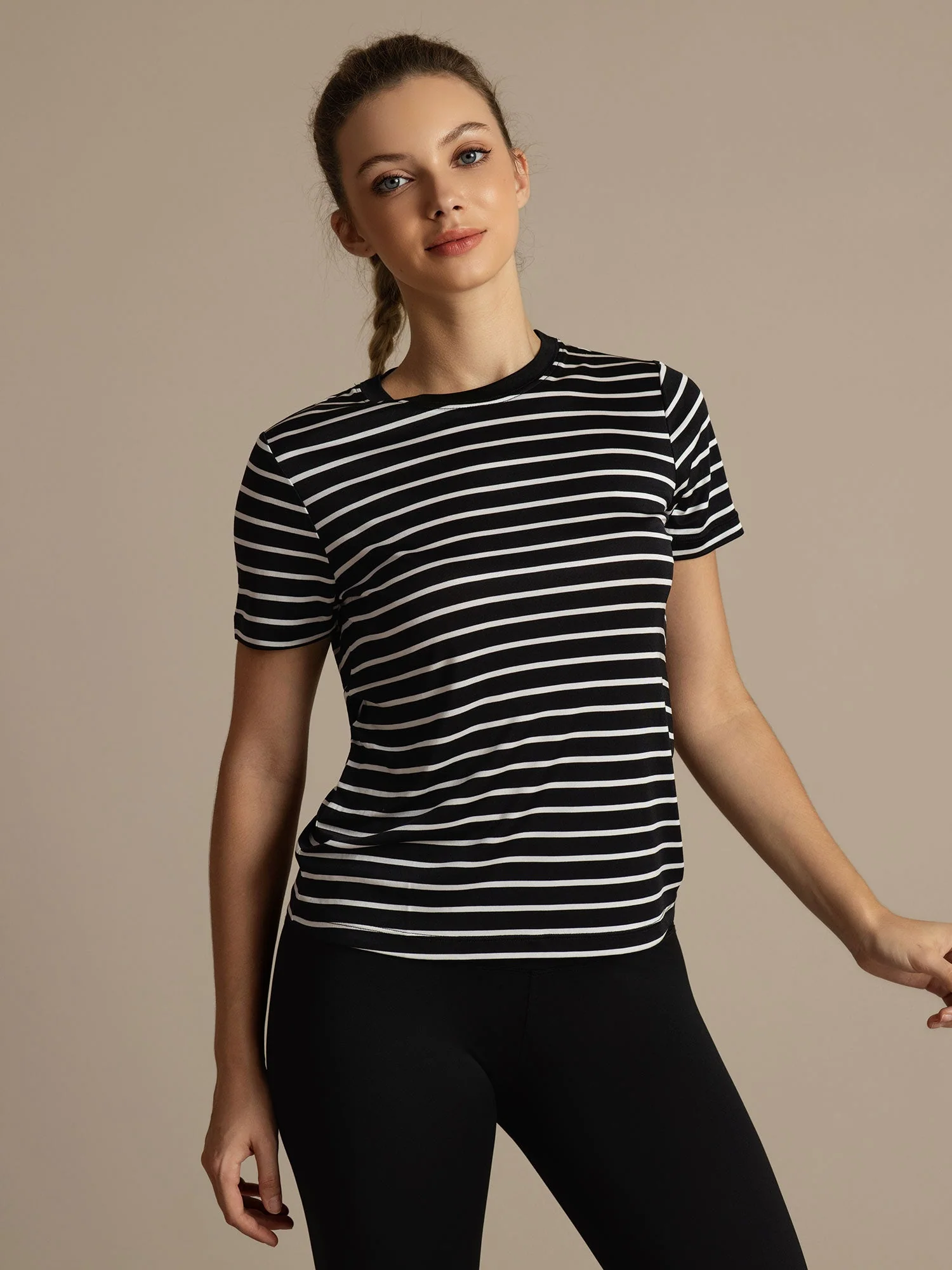 Camiseta Deportiva de Rayas con Manga Corta y Cuello Redondo de Seda Pura para Mujer - Image 2