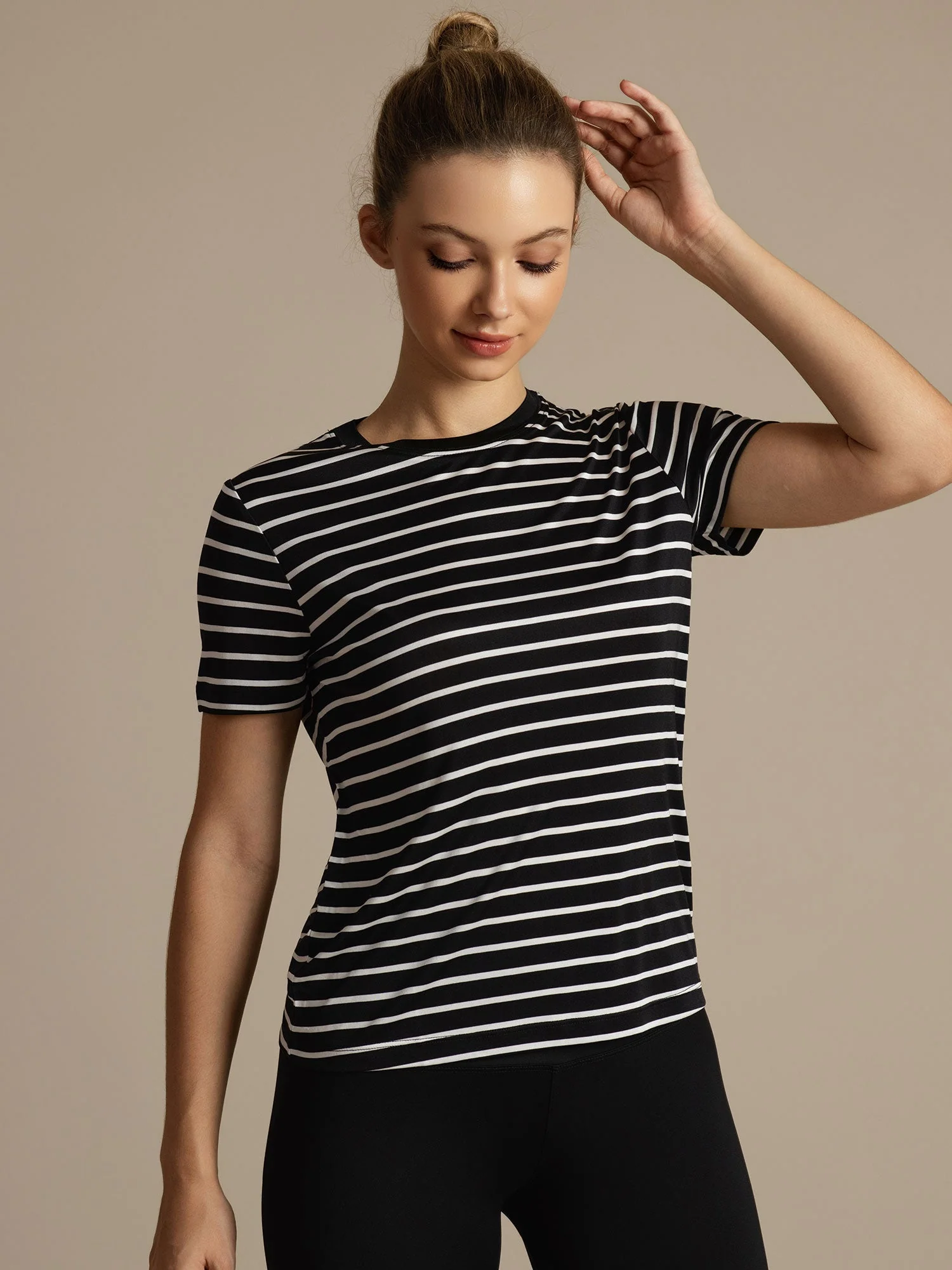 Camiseta Deportiva de Rayas con Manga Corta y Cuello Redondo de Seda Pura para Mujer - Image 4