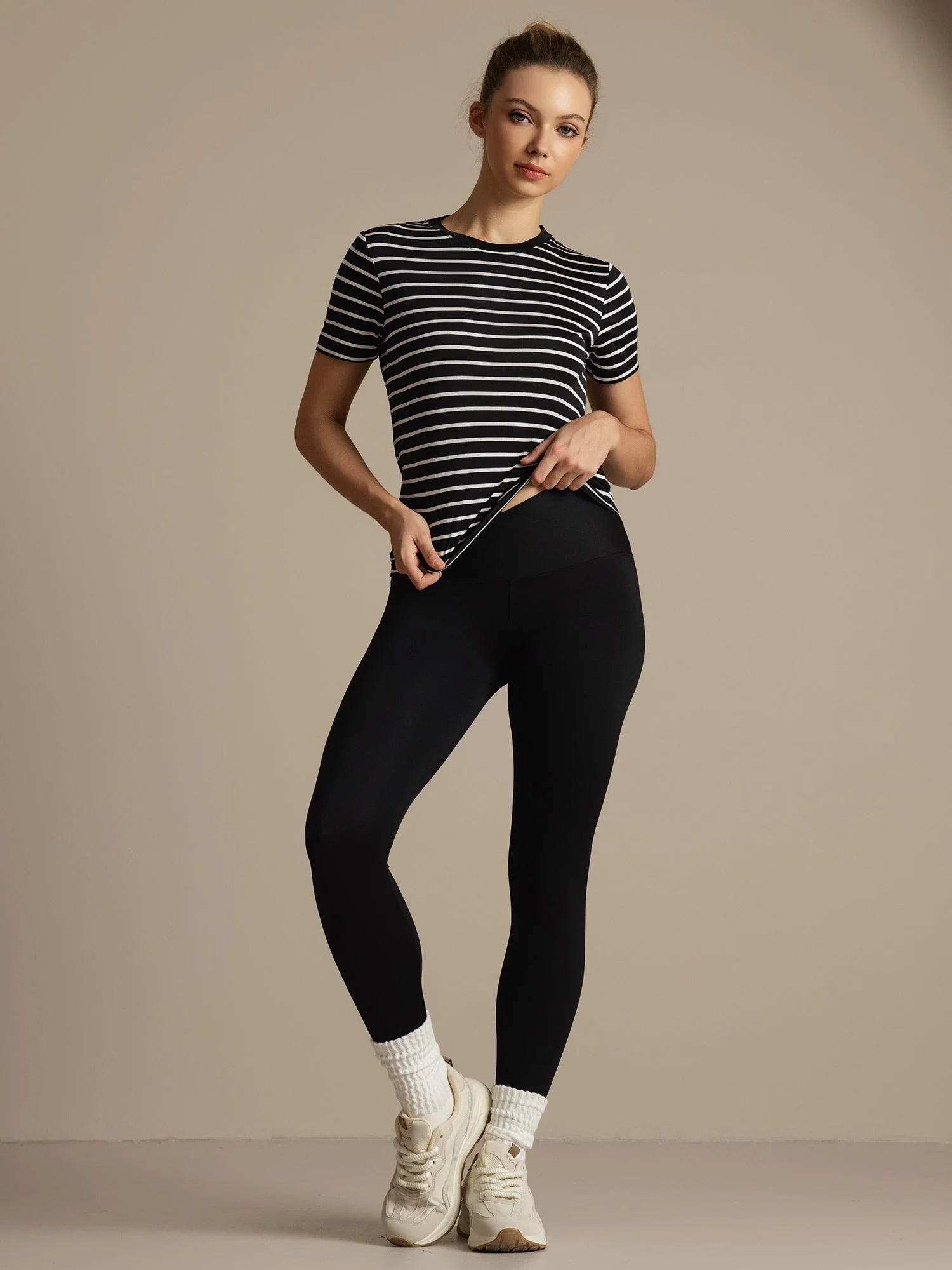 Camiseta Deportiva de Rayas con Manga Corta y Cuello Redondo de Seda Pura para Mujer - Image 7