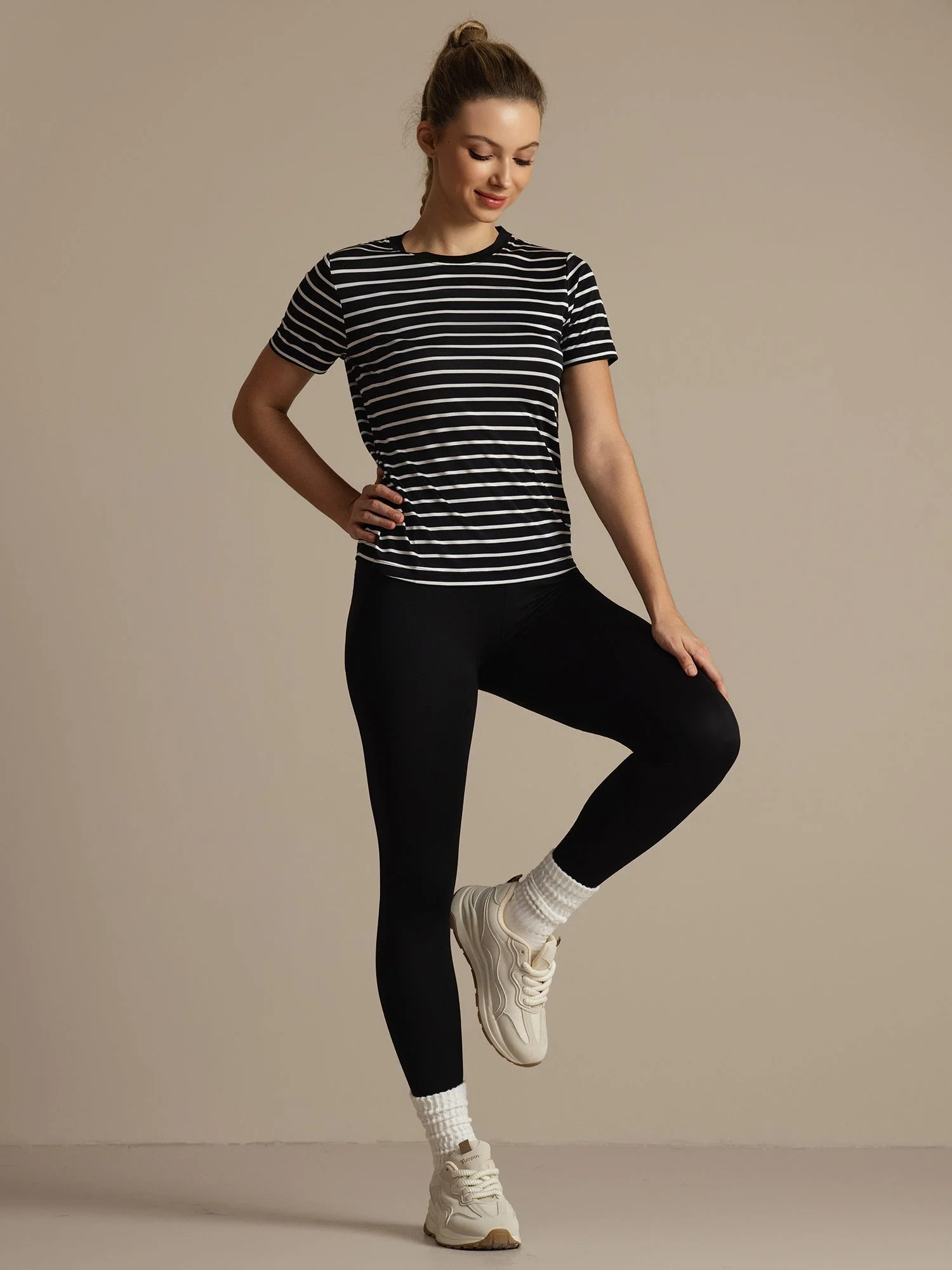 Camiseta Deportiva de Rayas con Manga Corta y Cuello Redondo de Seda Pura para Mujer - Image 8