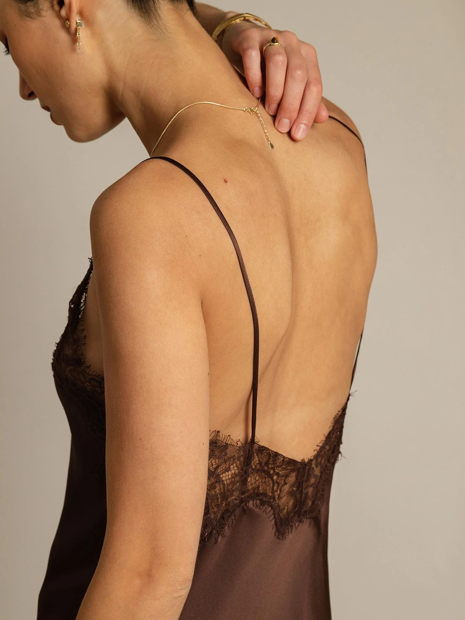 Pure Silk Vestido Corto con Escote en V y dobladillo Asimétrico con Diseño de Encaje - Image 13