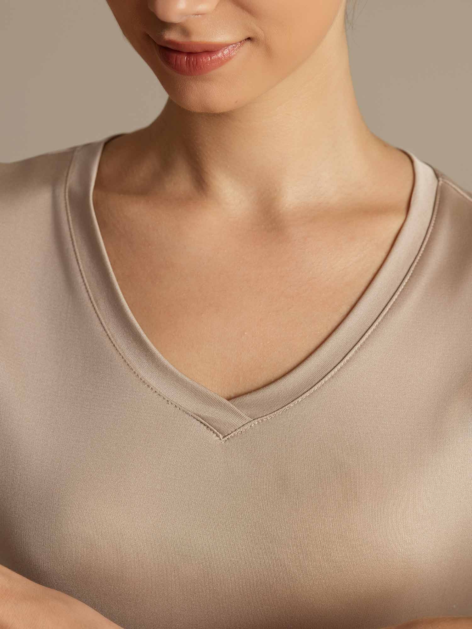 Camiseta Deportiva Mujer Manga Corta Cuello V Seda Pura - Image 21