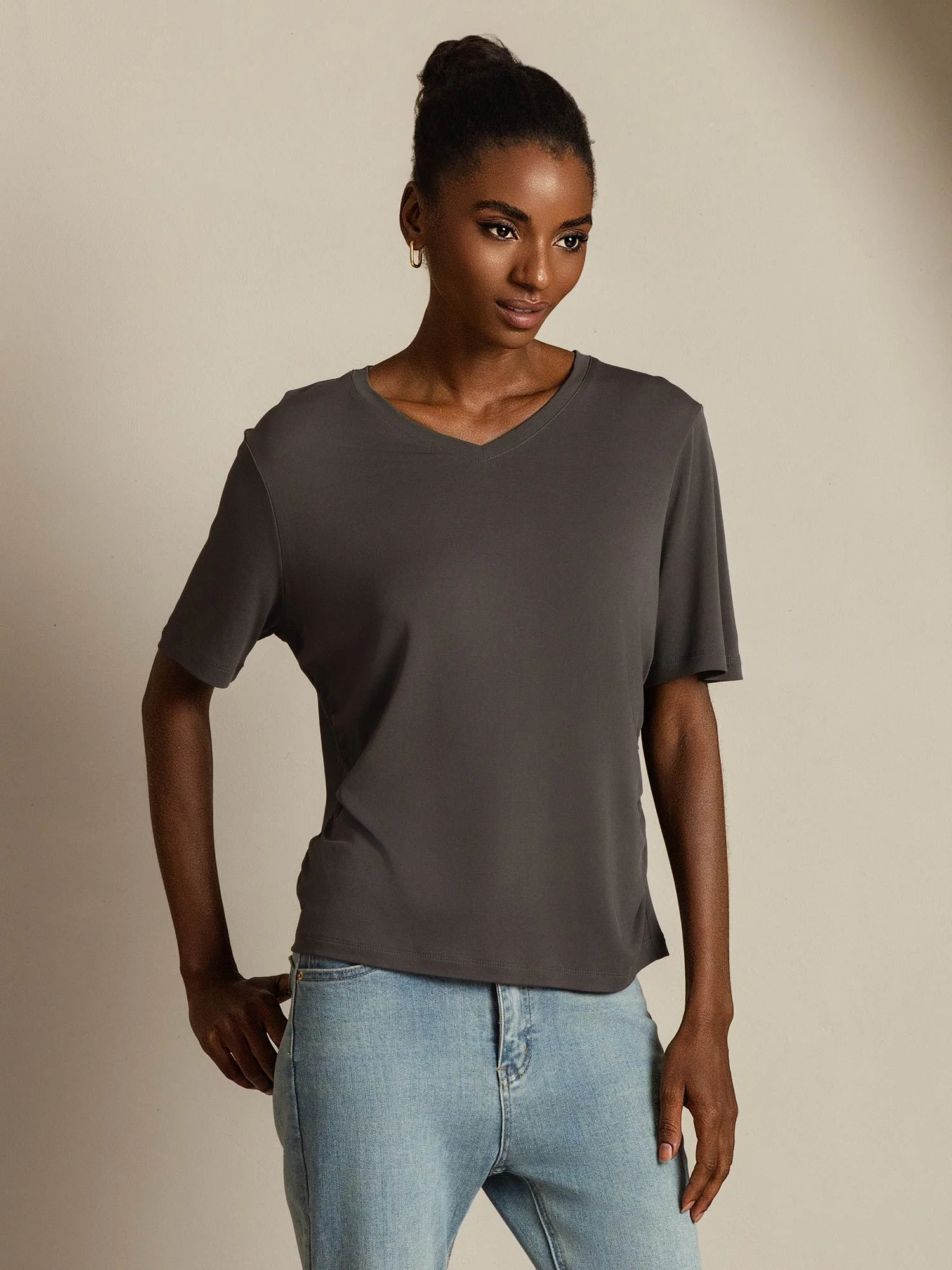 Camiseta de Mujer en Seda Pura con Cuello en V - Image 14