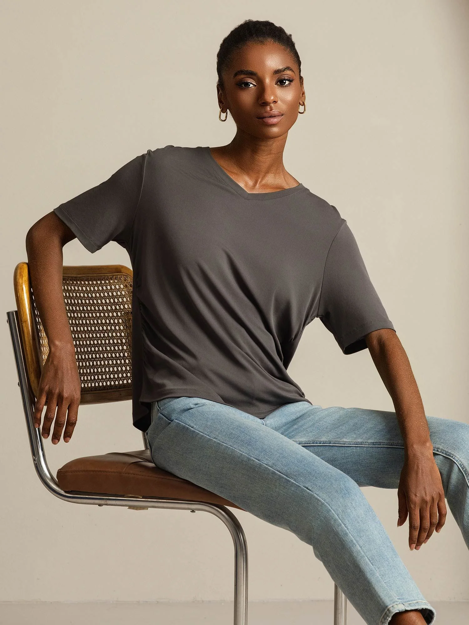 Camiseta de Mujer en Seda Pura con Cuello en V - Image 15