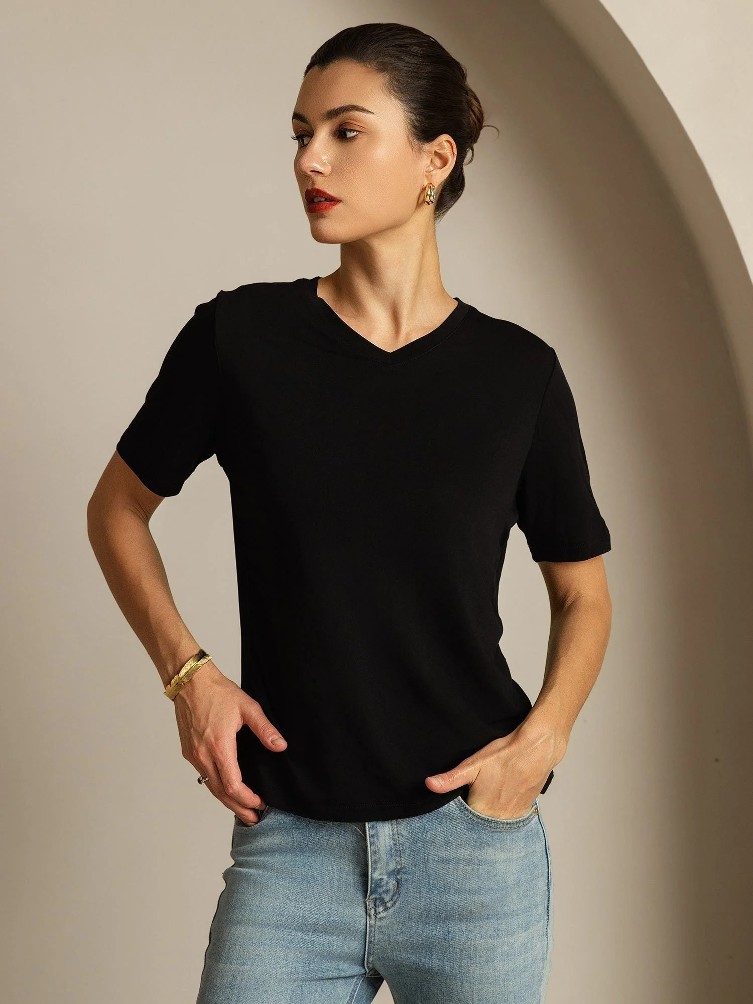 Camiseta de Mujer en Seda Pura con Cuello en V - Image 6