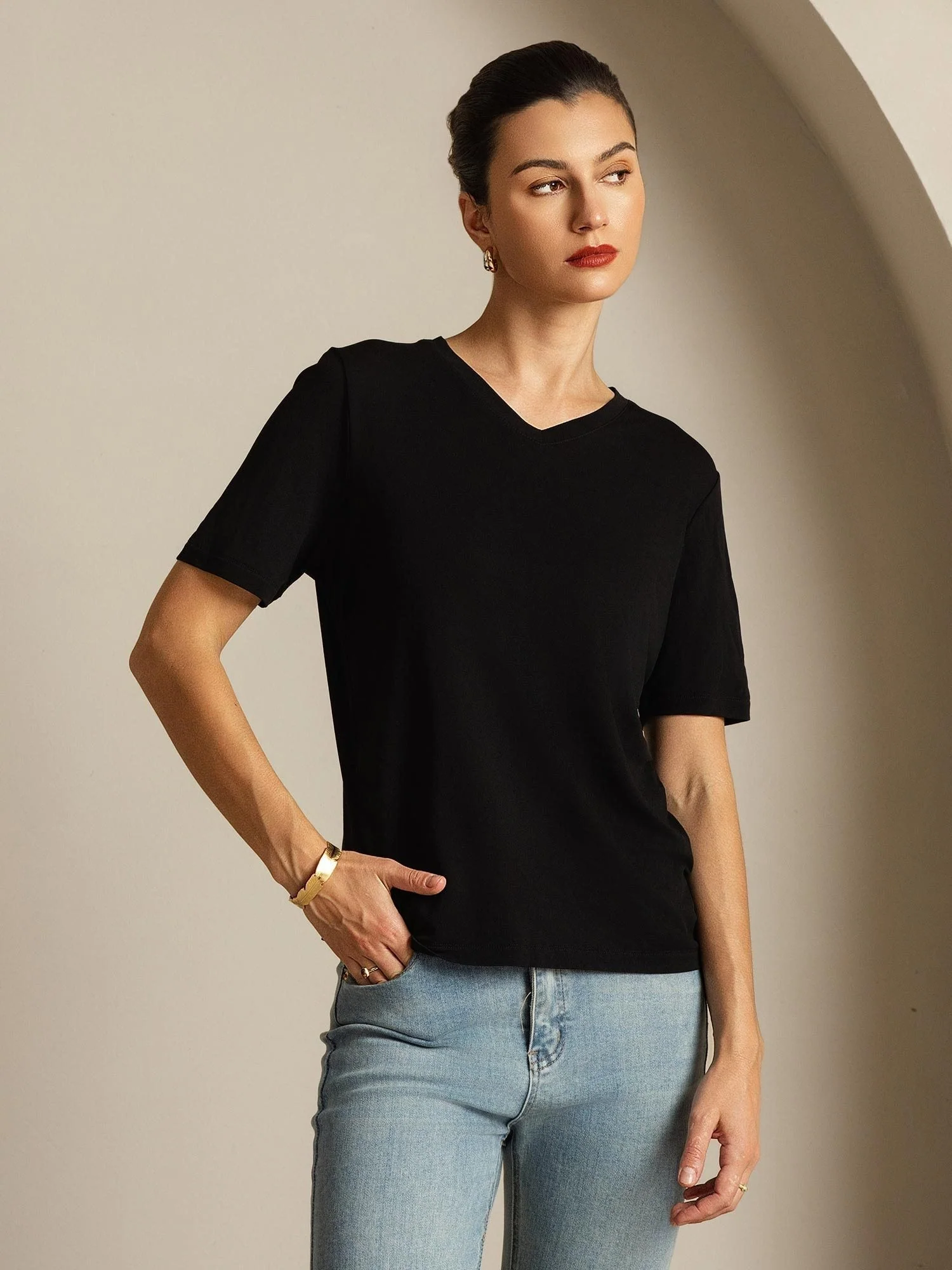 Camiseta de Mujer en Seda Pura con Cuello en V - Image 7