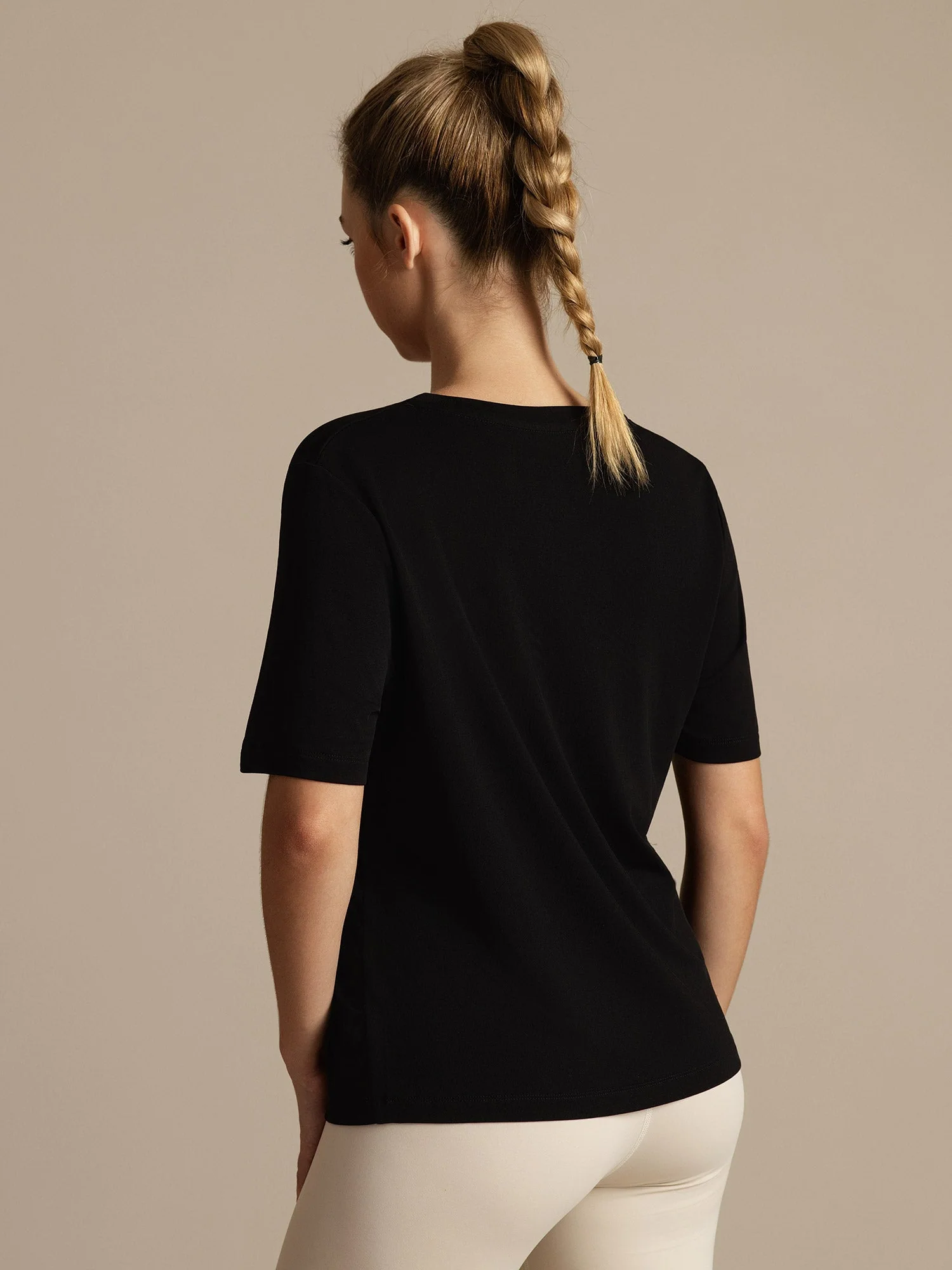 Camiseta Deportiva Mujer Manga Corta Cuello V Seda Pura - Image 11