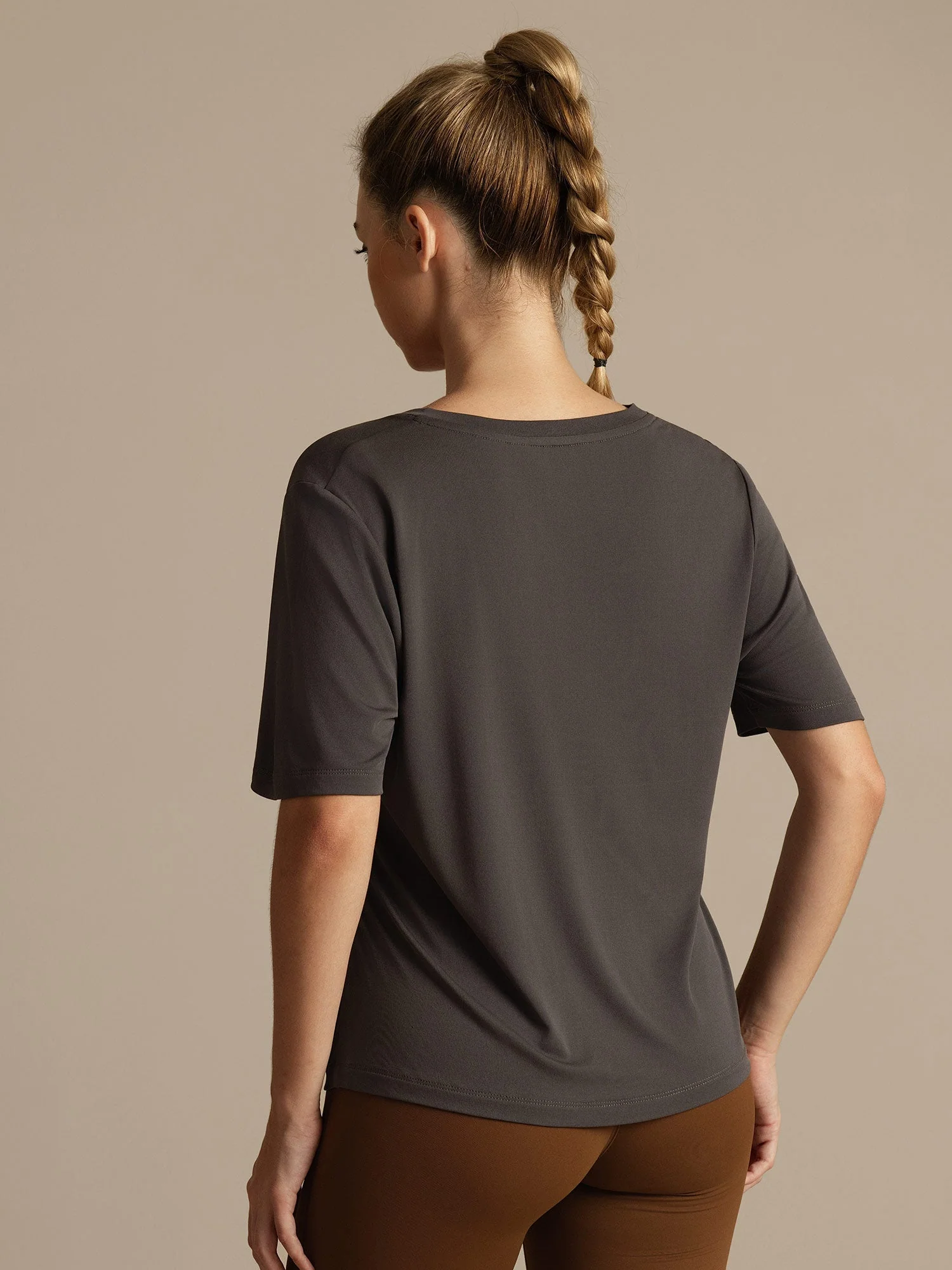 Camiseta Deportiva Mujer Manga Corta Cuello V Seda Pura - Image 2