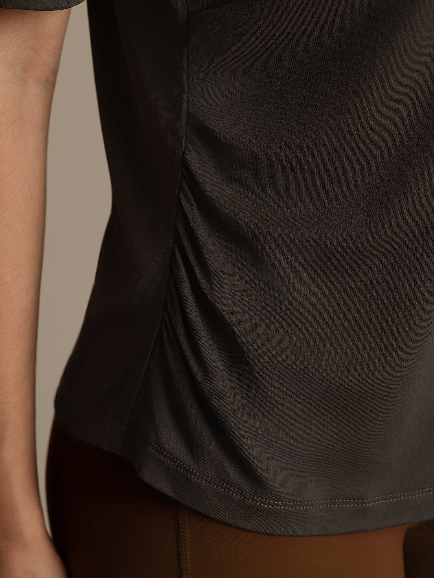 Camiseta Deportiva Mujer Manga Corta Cuello V Seda Pura - Image 6