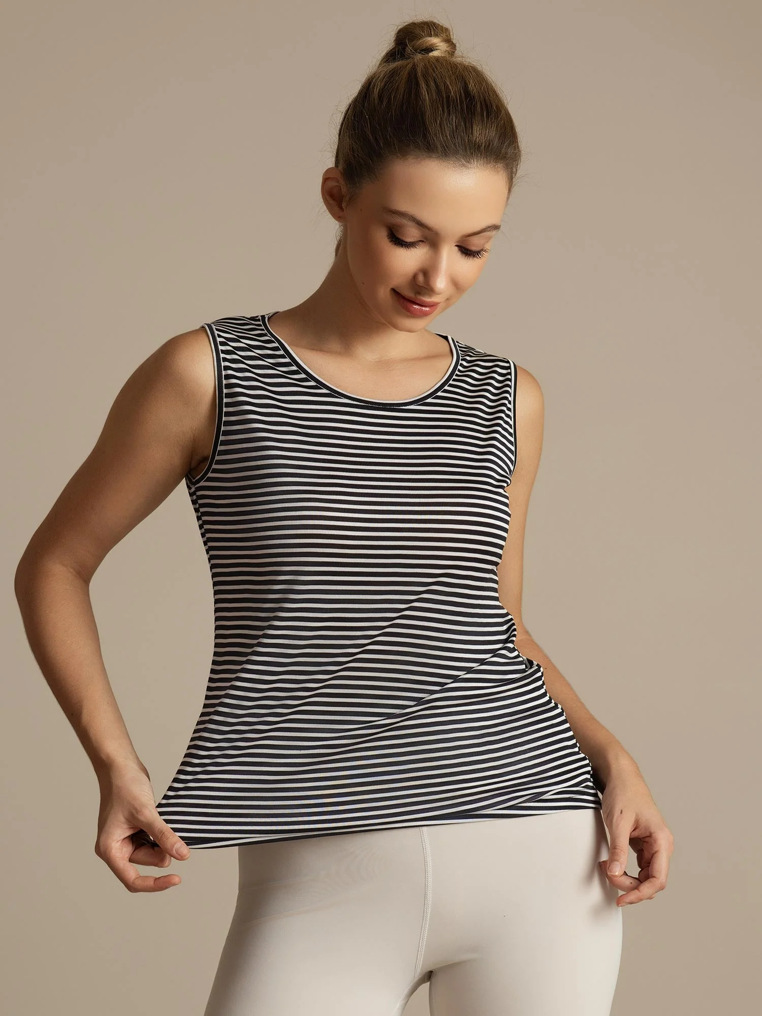 Top Deportivo de Rayas con Cuello Redondo de Seda Pura para Mujer - Image 3