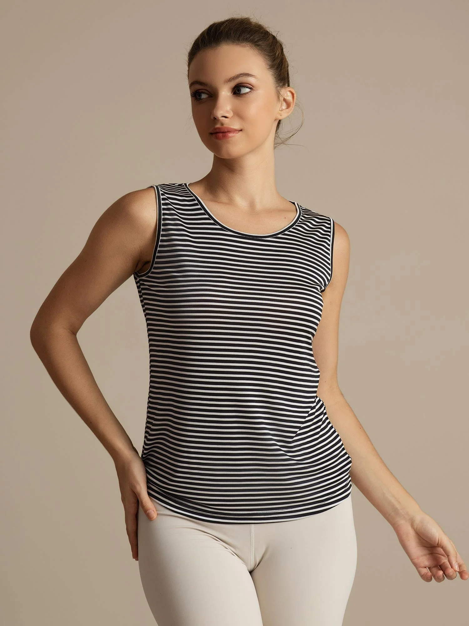 Top Deportivo de Rayas con Cuello Redondo de Seda Pura para Mujer - Image 4