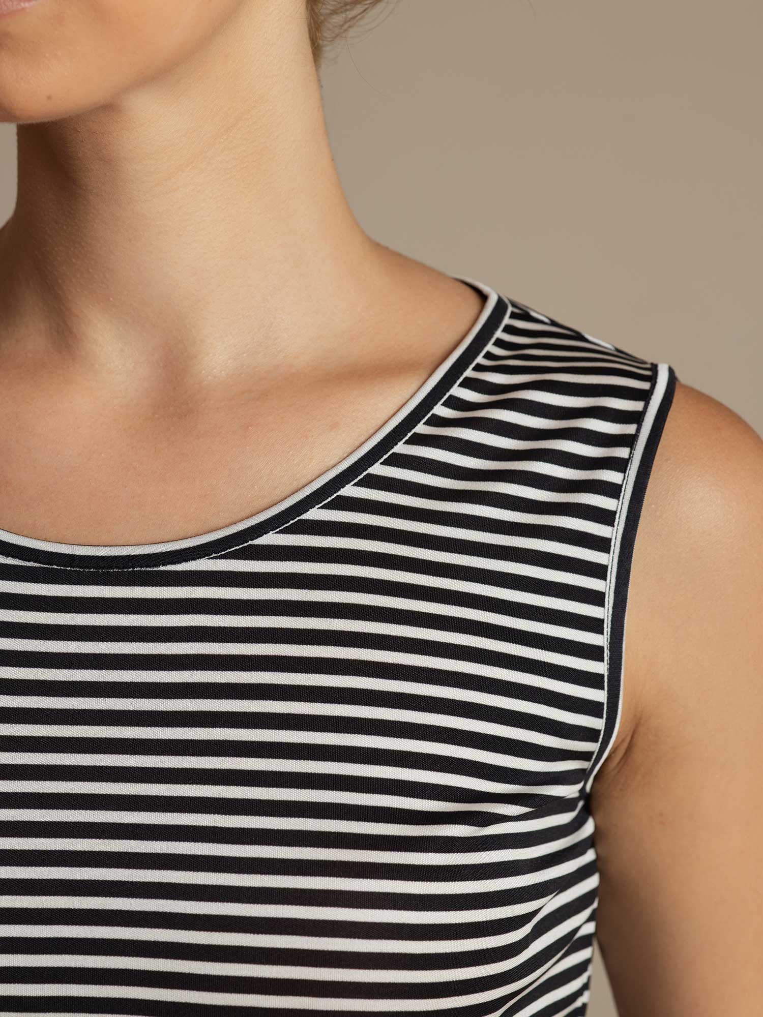 Top Deportivo de Rayas con Cuello Redondo de Seda Pura para Mujer - Image 7