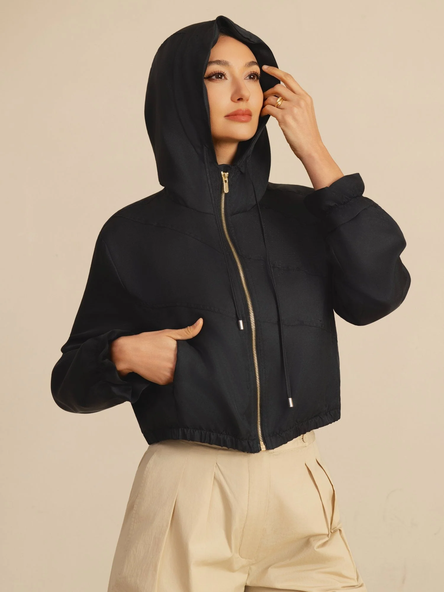 Chaqueta Corta Con Capucha Para Mujer De Seda Pura Con Bolsillos - Image 11