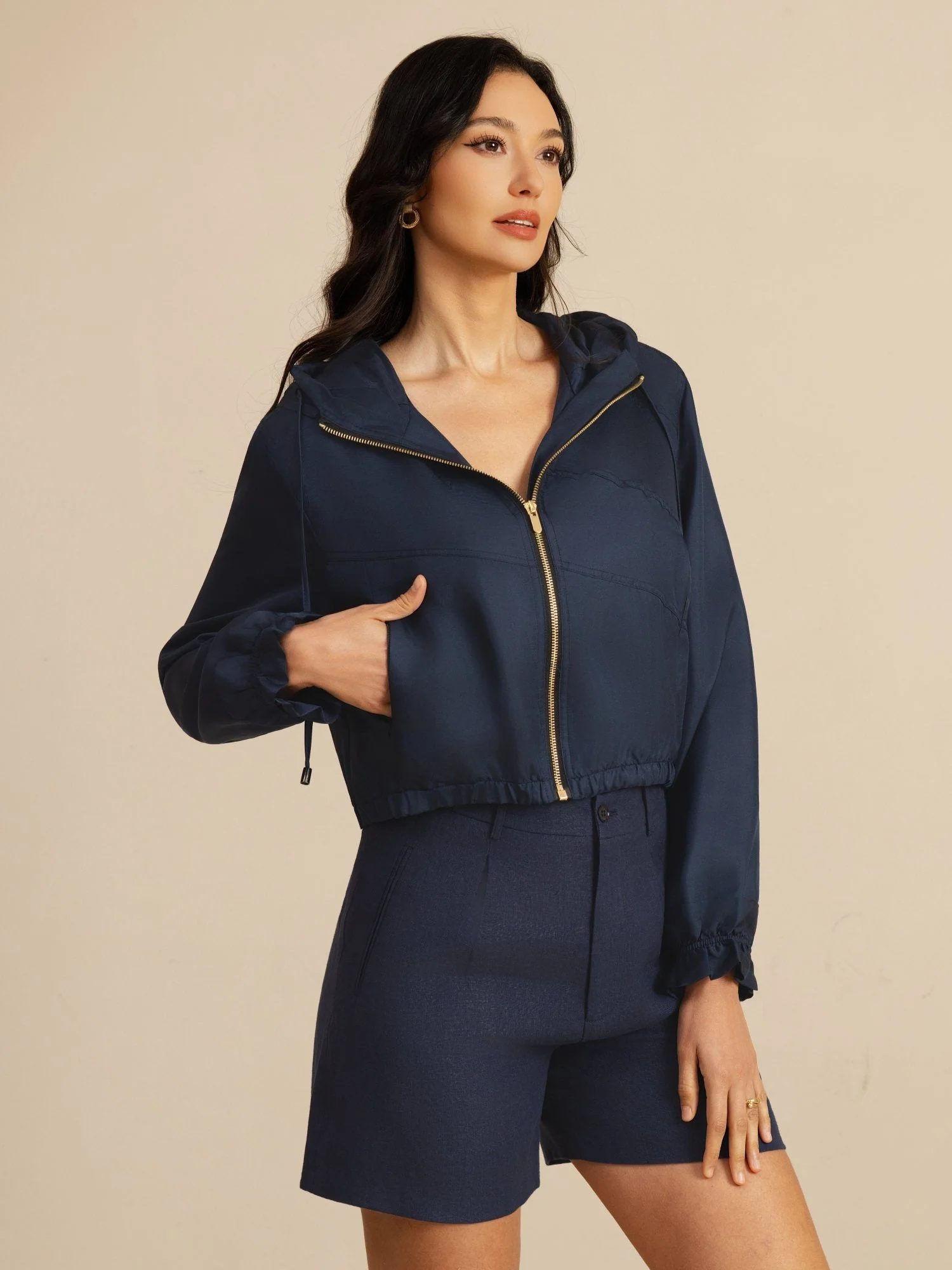 Chaqueta Corta Con Capucha Para Mujer De Seda Pura Con Bolsillos - Image 3