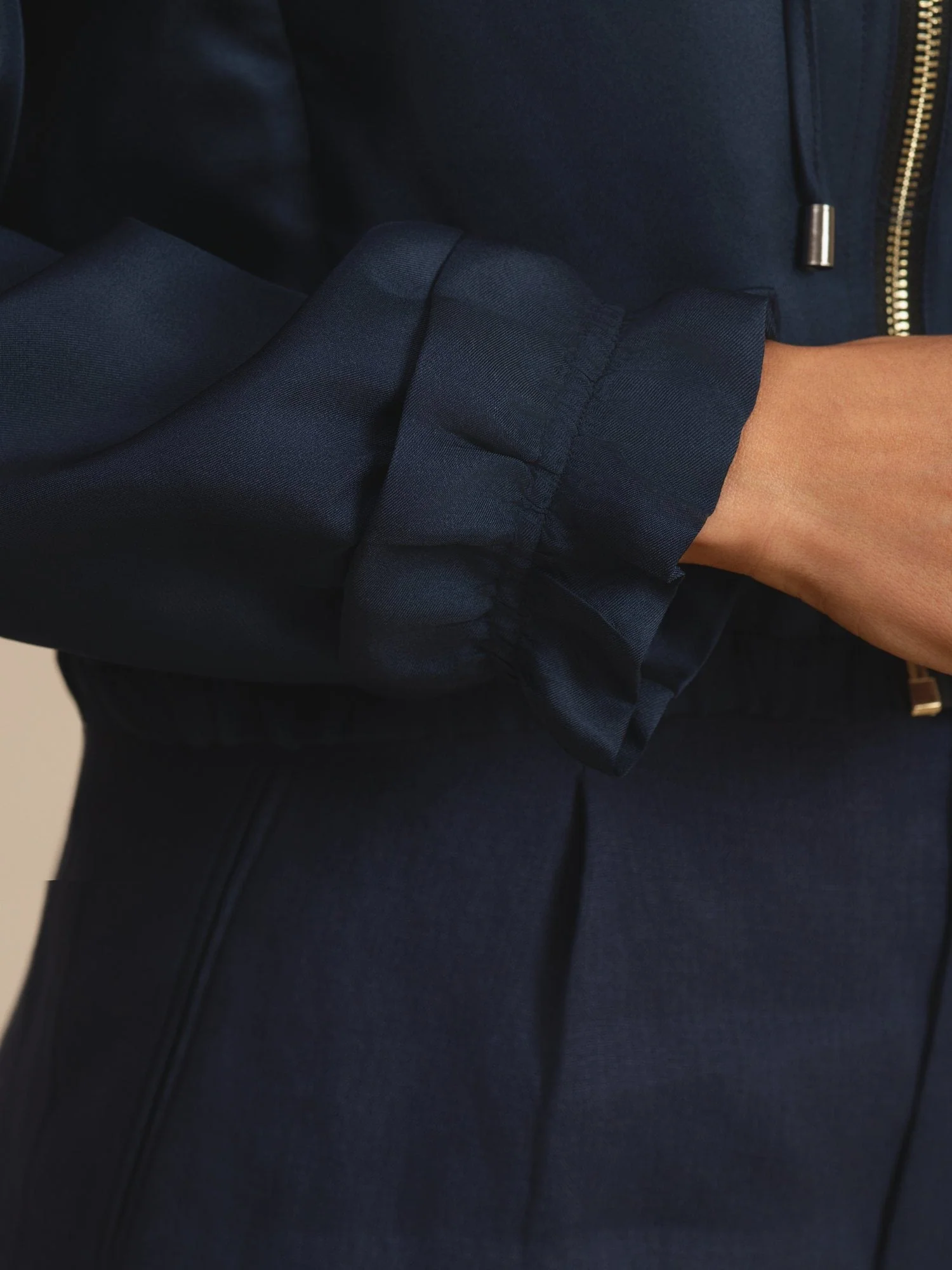 Chaqueta Corta Con Capucha Para Mujer De Seda Pura Con Bolsillos - Image 7