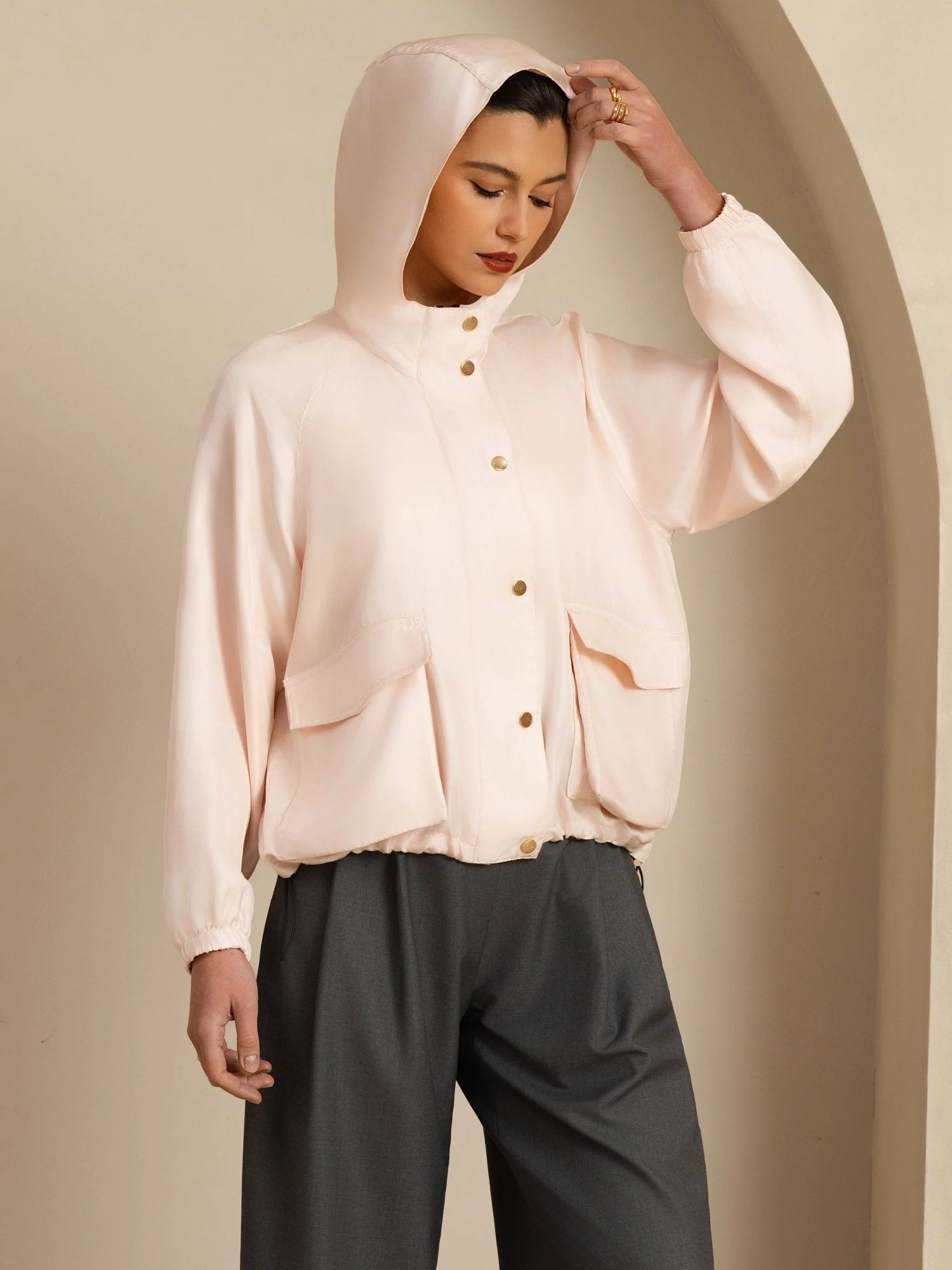Chaqueta Con Capucha Para Mujer De Seda Pura Con Grandes Bolsillos Con Solapa - Image 23