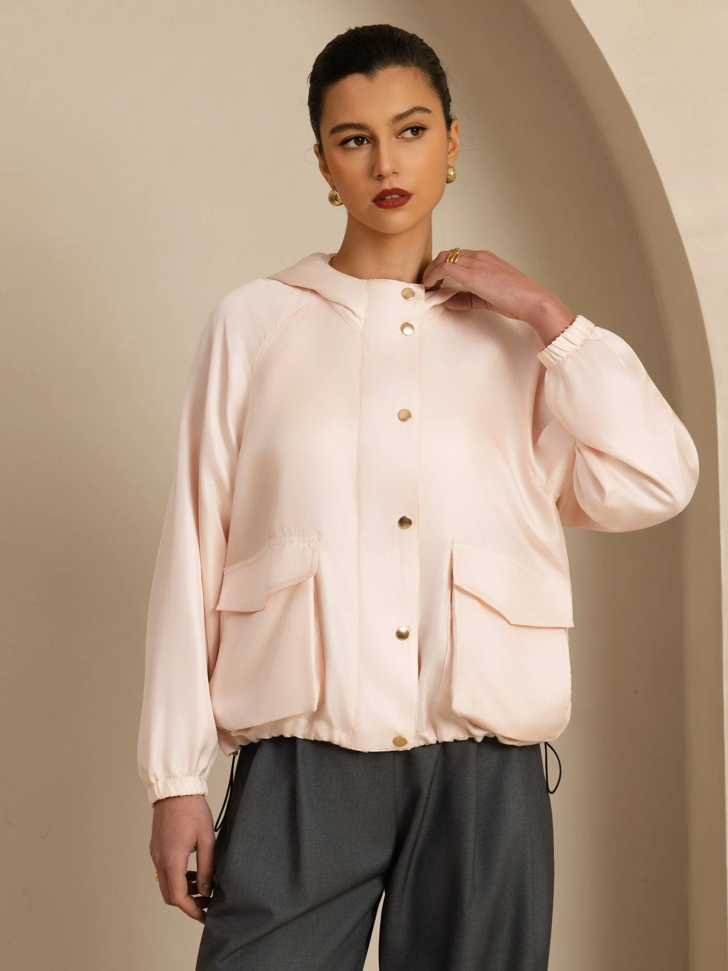 Chaqueta Con Capucha Para Mujer De Seda Pura Con Grandes Bolsillos Con Solapa - Image 25