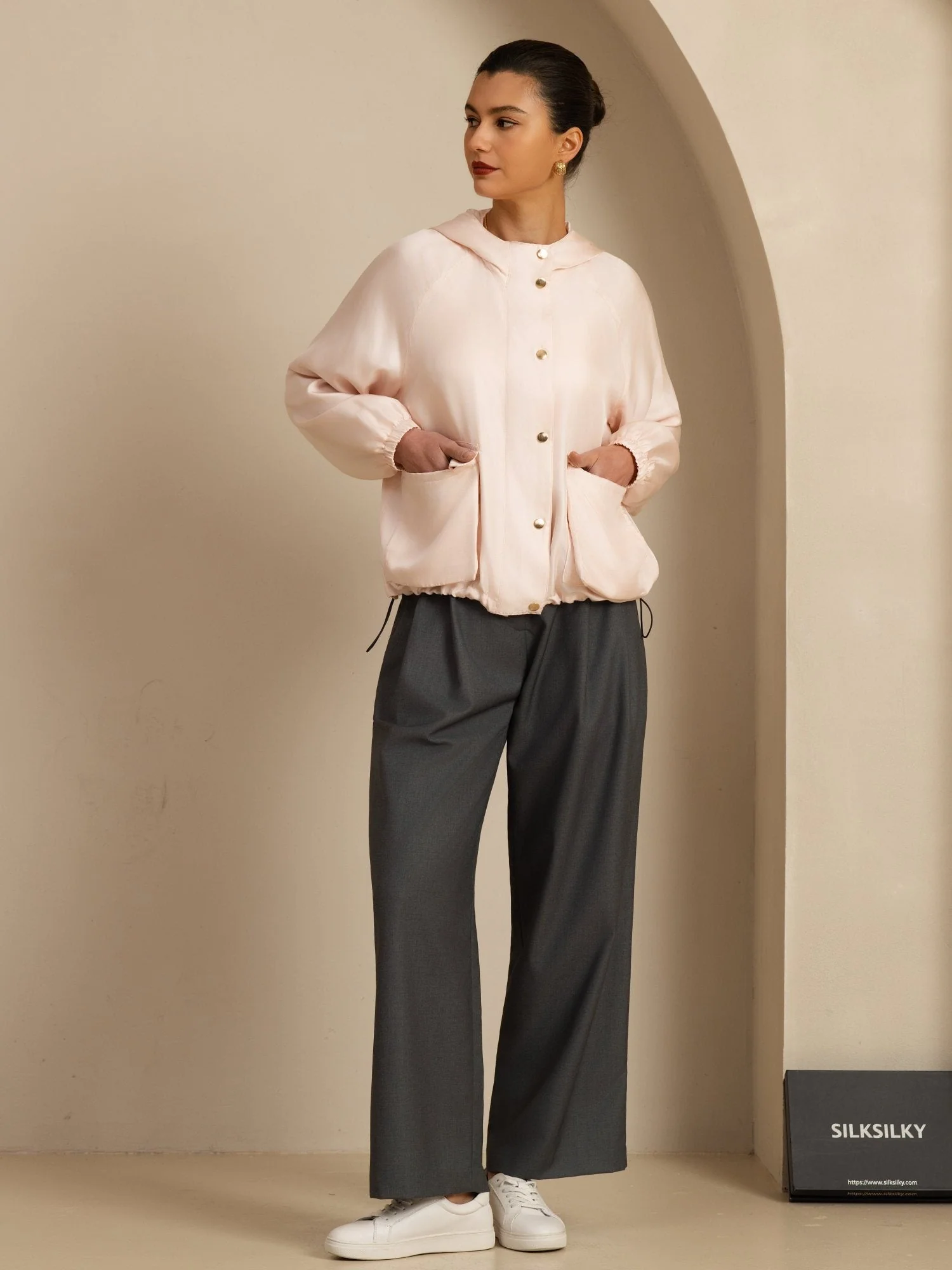 Chaqueta Con Capucha Para Mujer De Seda Pura Con Grandes Bolsillos Con Solapa - Image 29