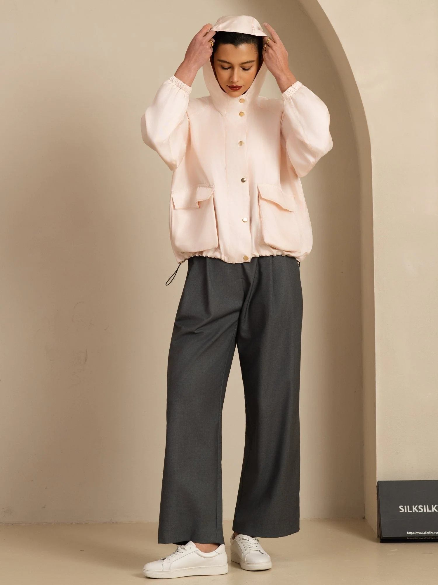 Chaqueta Con Capucha Para Mujer De Seda Pura Con Grandes Bolsillos Con Solapa - Image 30