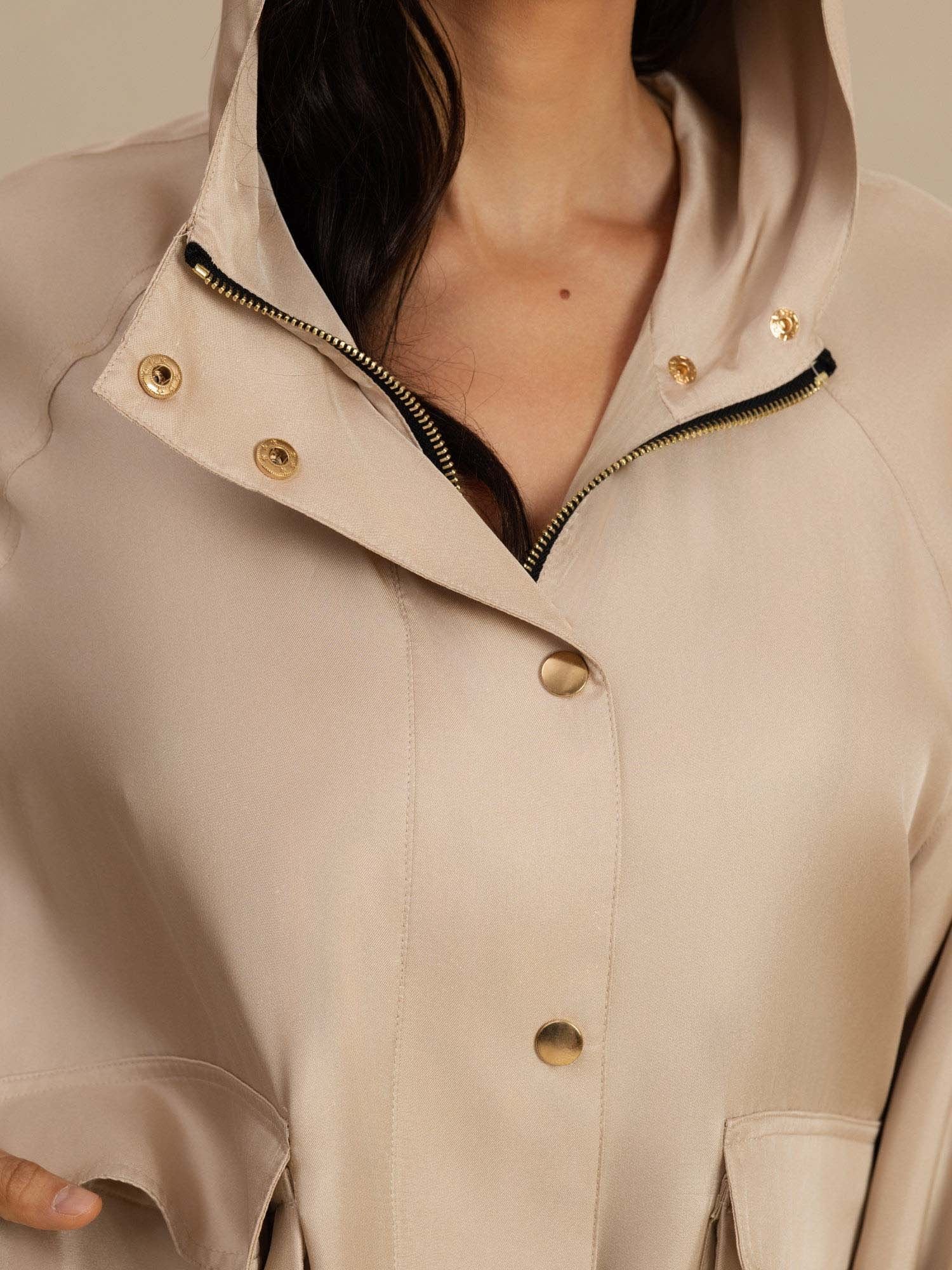Chaqueta Con Capucha Para Mujer De Seda Pura Con Grandes Bolsillos Con Solapa - Image 7