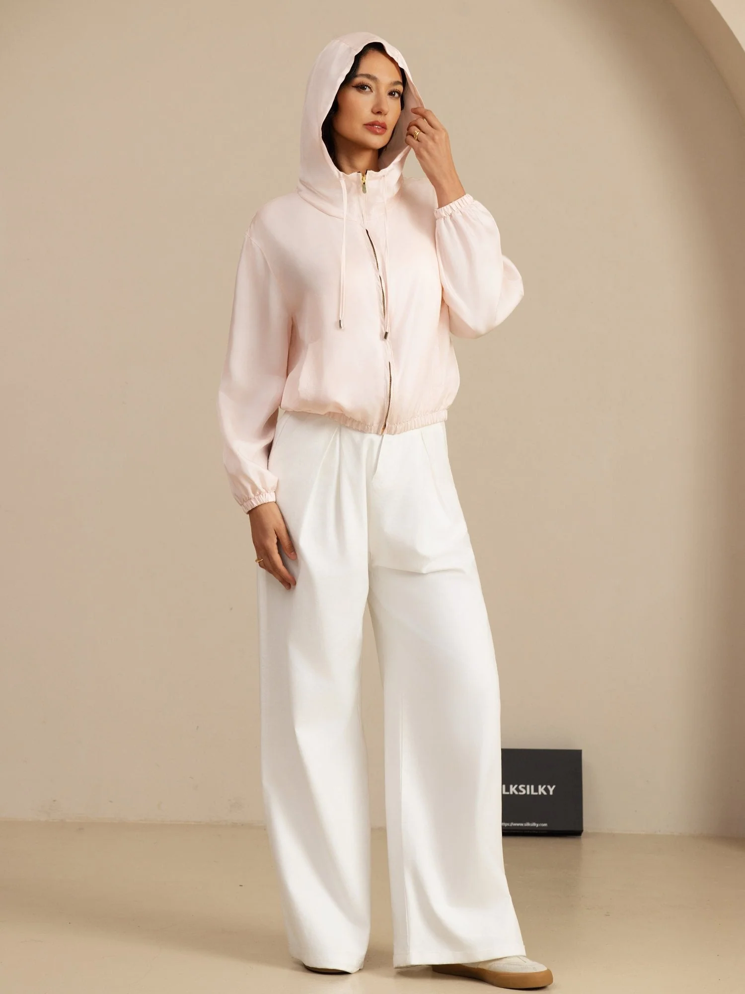 Chaqueta Corta Con Capucha Para Mujer De Seda Pura Con Bolsillos - Image 7