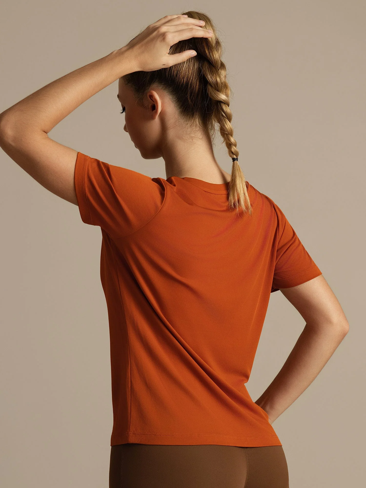 Camiseta Deportiva de Manga Corta con Cuello en V Resistente a los Enganches de Seda Pura para Mujer - Image 10