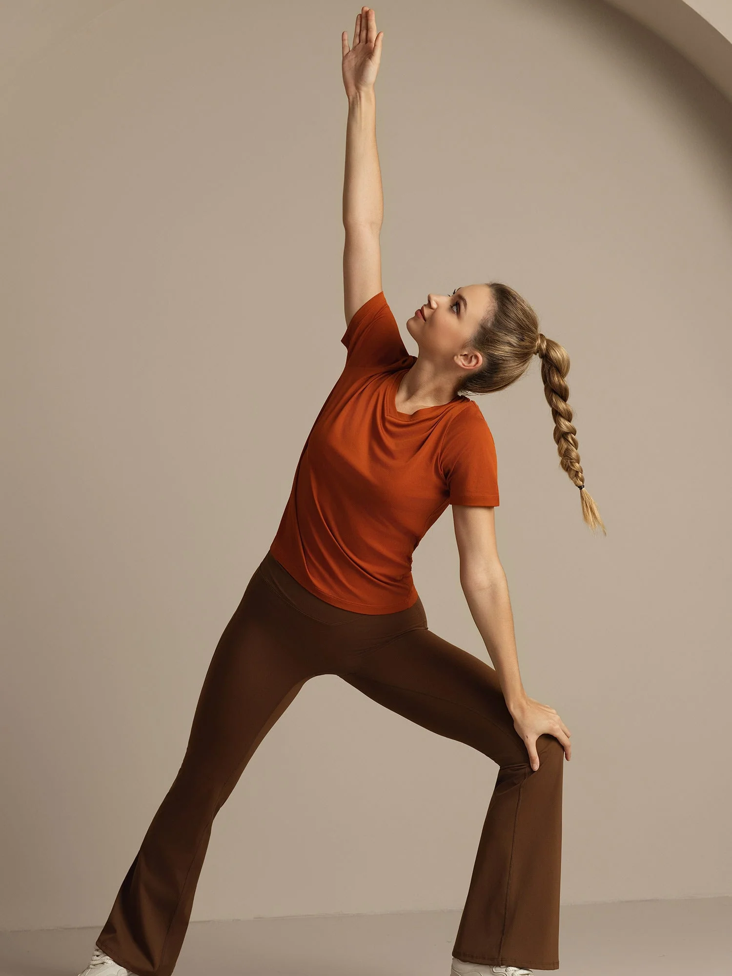 Camiseta Deportiva de Manga Corta con Cuello en V Resistente a los Enganches de Seda Pura para Mujer - Image 17