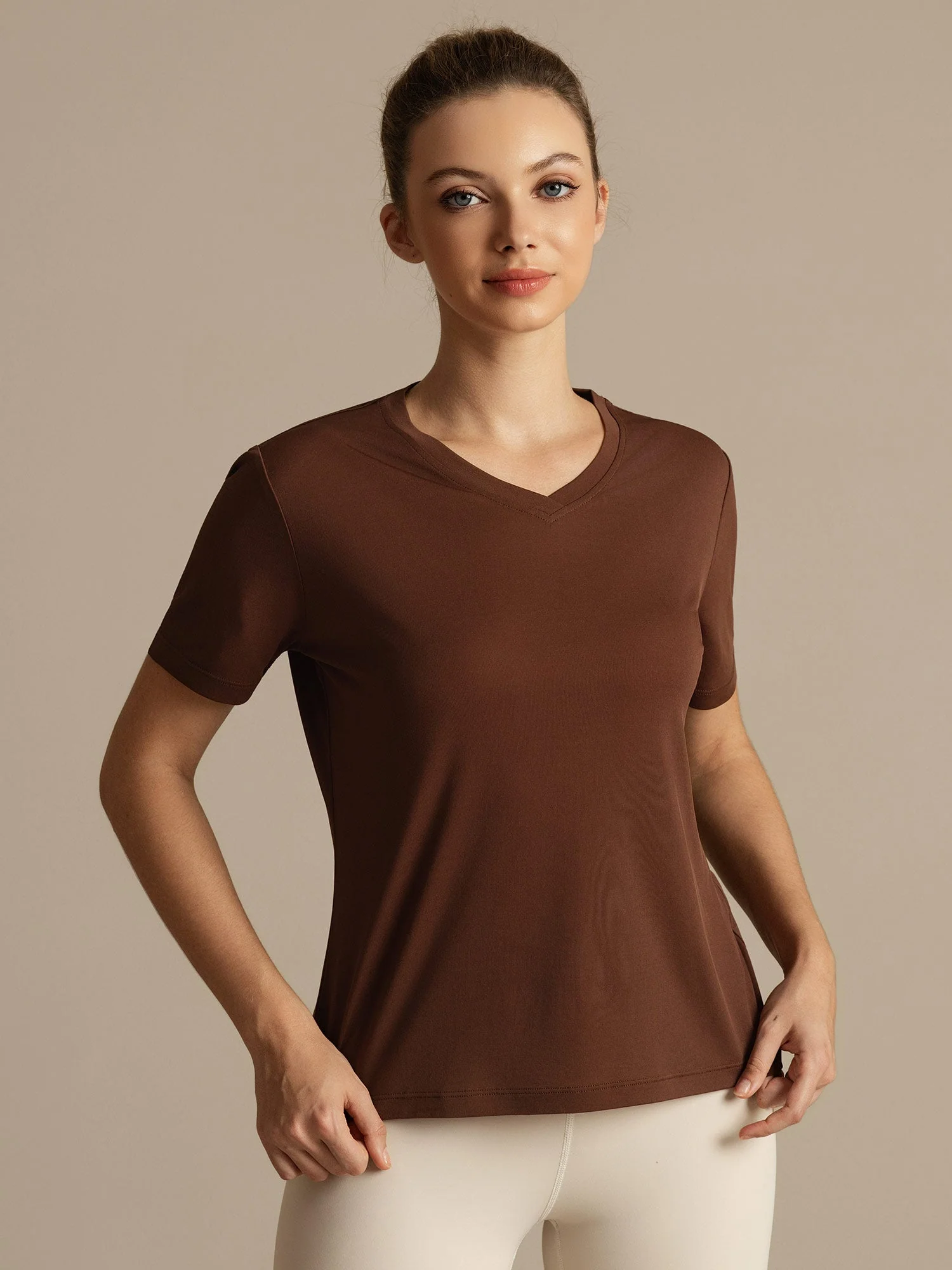Camiseta Deportiva de Manga Corta con Cuello en V Resistente a los Enganches de Seda Pura para Mujer - Image 18