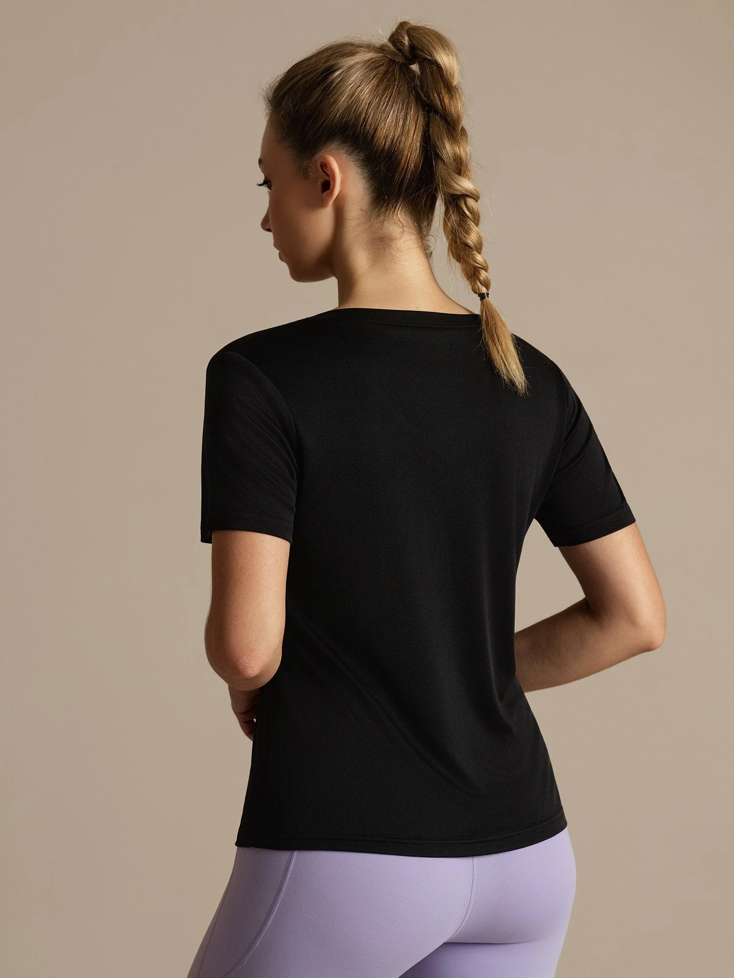 Camiseta Deportiva de Manga Corta con Cuello en V Resistente a los Enganches de Seda Pura para Mujer - Image 2