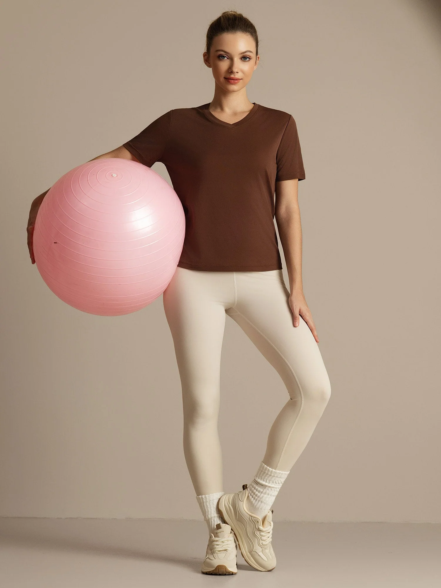 Camiseta Deportiva de Manga Corta con Cuello en V Resistente a los Enganches de Seda Pura para Mujer - Image 23