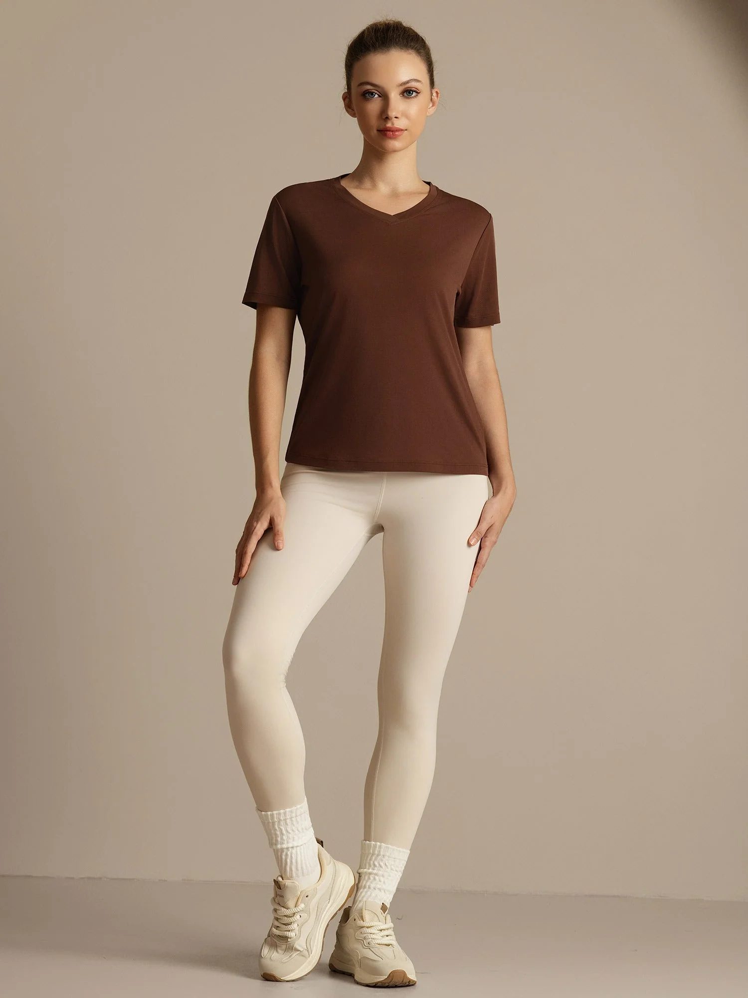 Camiseta Deportiva de Manga Corta con Cuello en V Resistente a los Enganches de Seda Pura para Mujer - Image 25