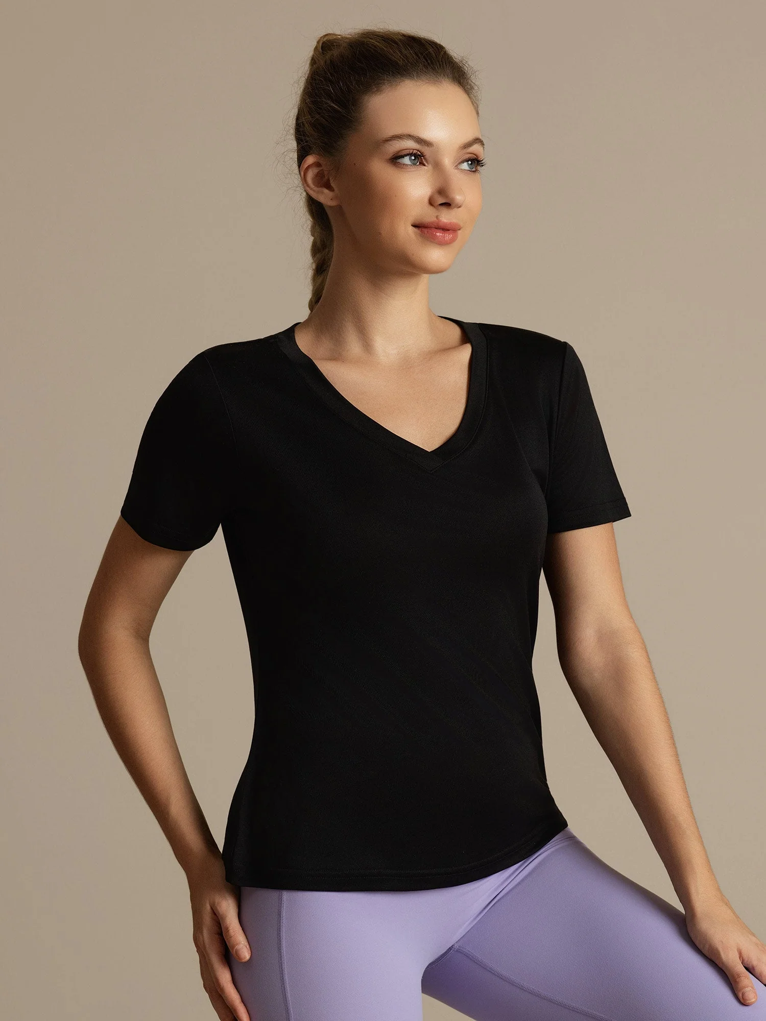 Camiseta Deportiva de Manga Corta con Cuello en V Resistente a los Enganches de Seda Pura para Mujer - Image 3