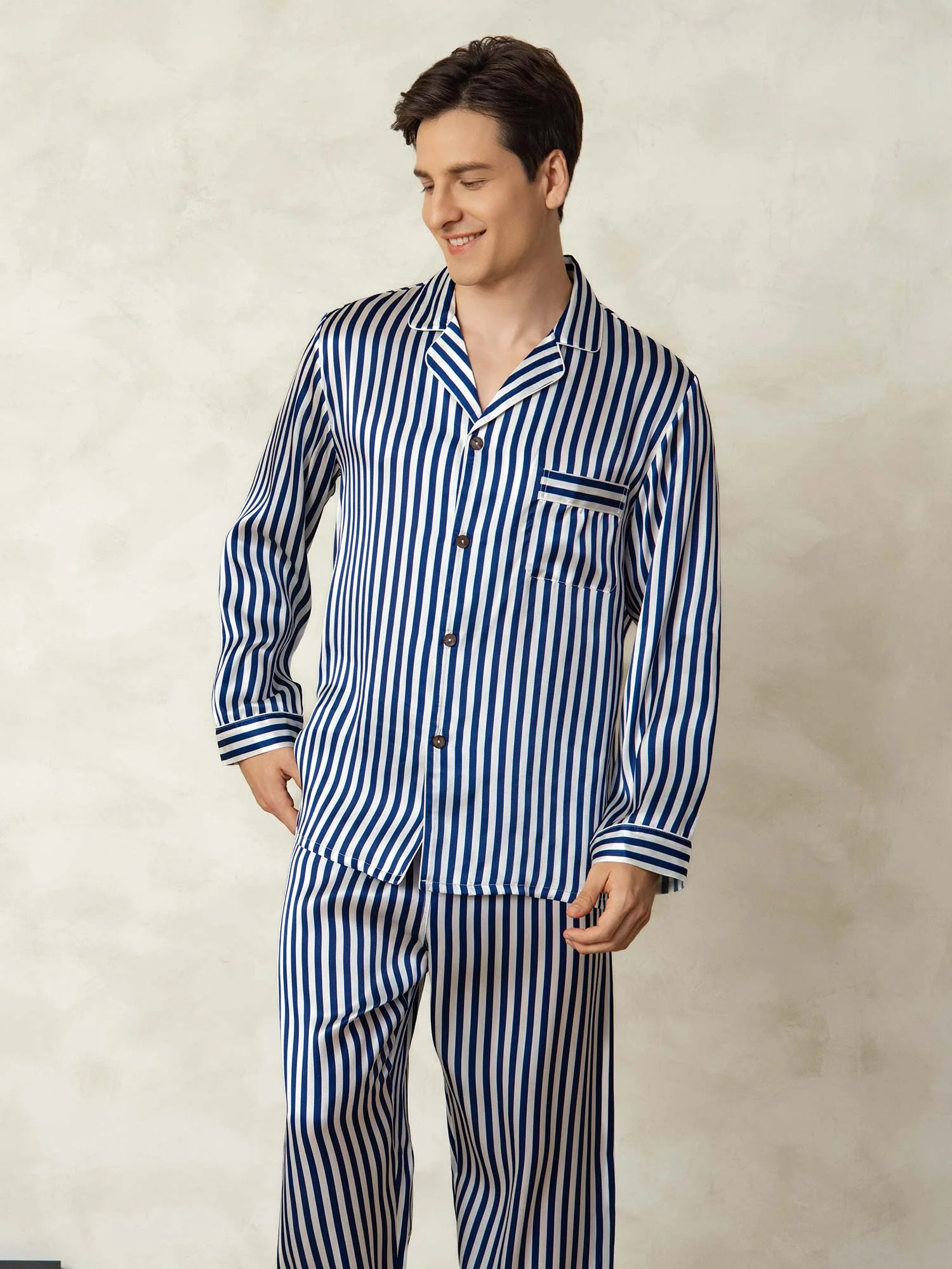 Conjunto De Pijama Para Hombre De Pura Seda Con Estampado De Rayas Manga Larga Y Cuello De Solapa - Image 5