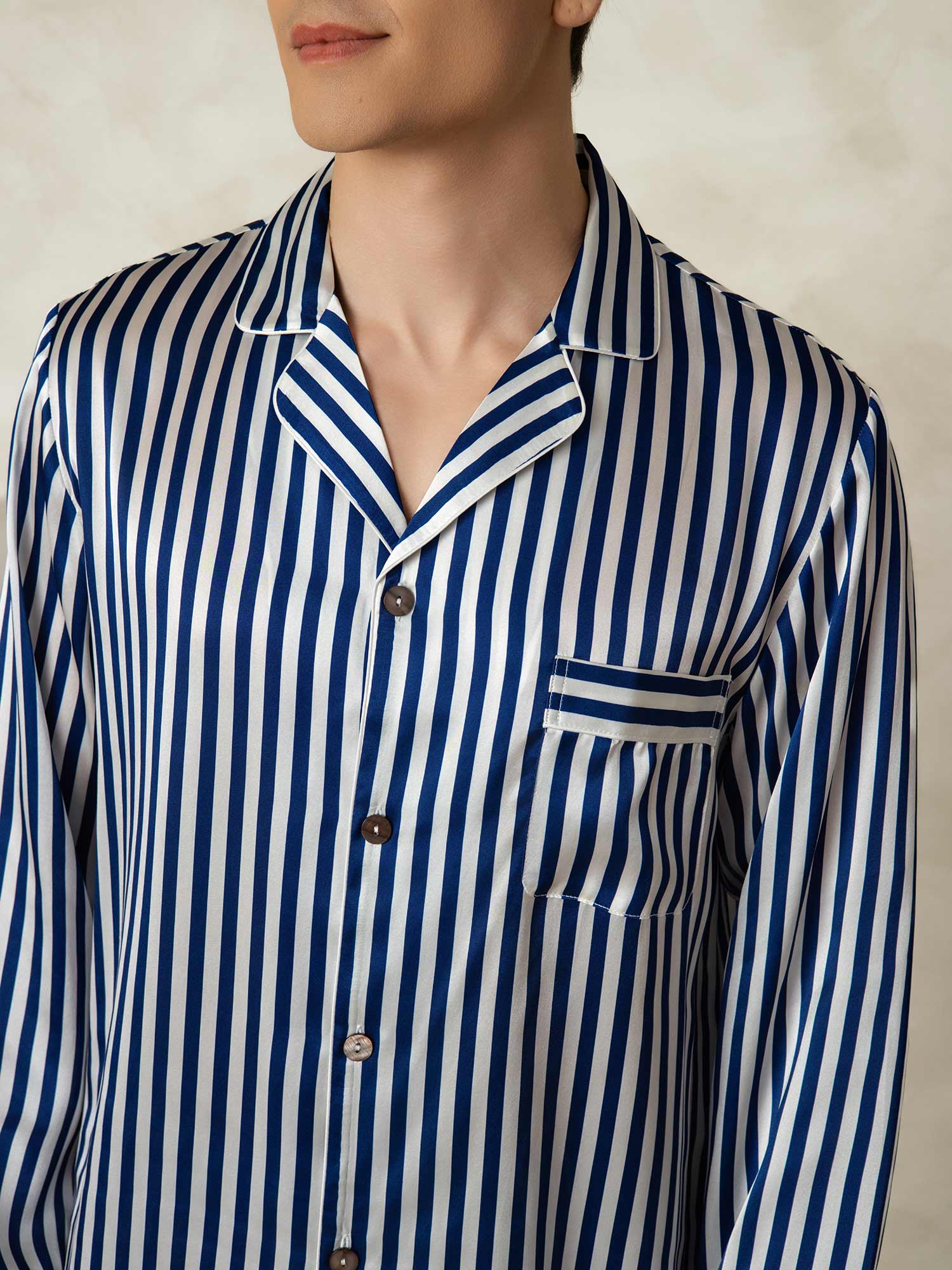 Conjunto De Pijama Para Hombre De Pura Seda Con Estampado De Rayas Manga Larga Y Cuello De Solapa - Image 6
