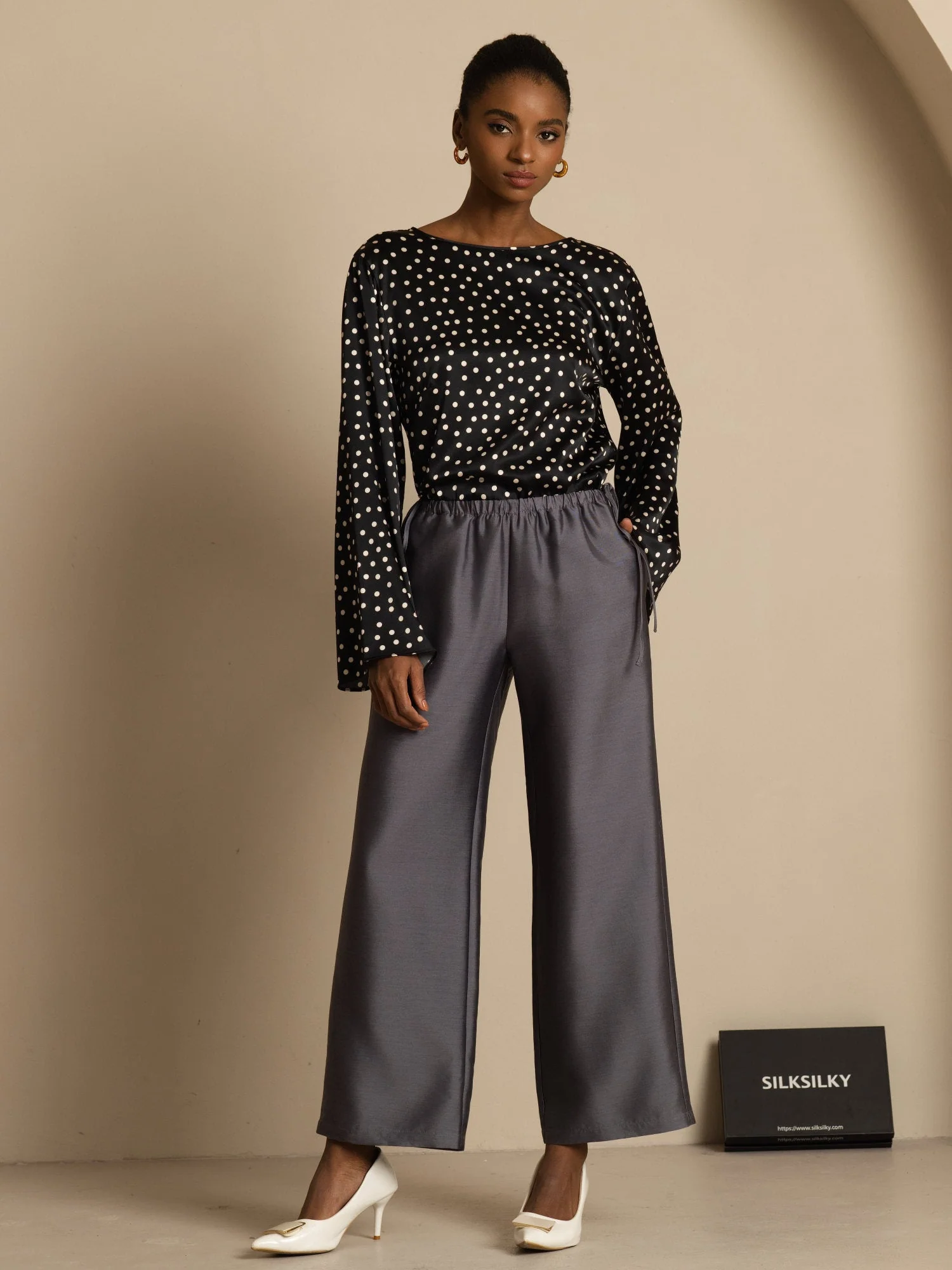 Top De Seda Para Mujer 19Momme Con Estampado De Lunares Mangas Campana Escote Bote - Image 8
