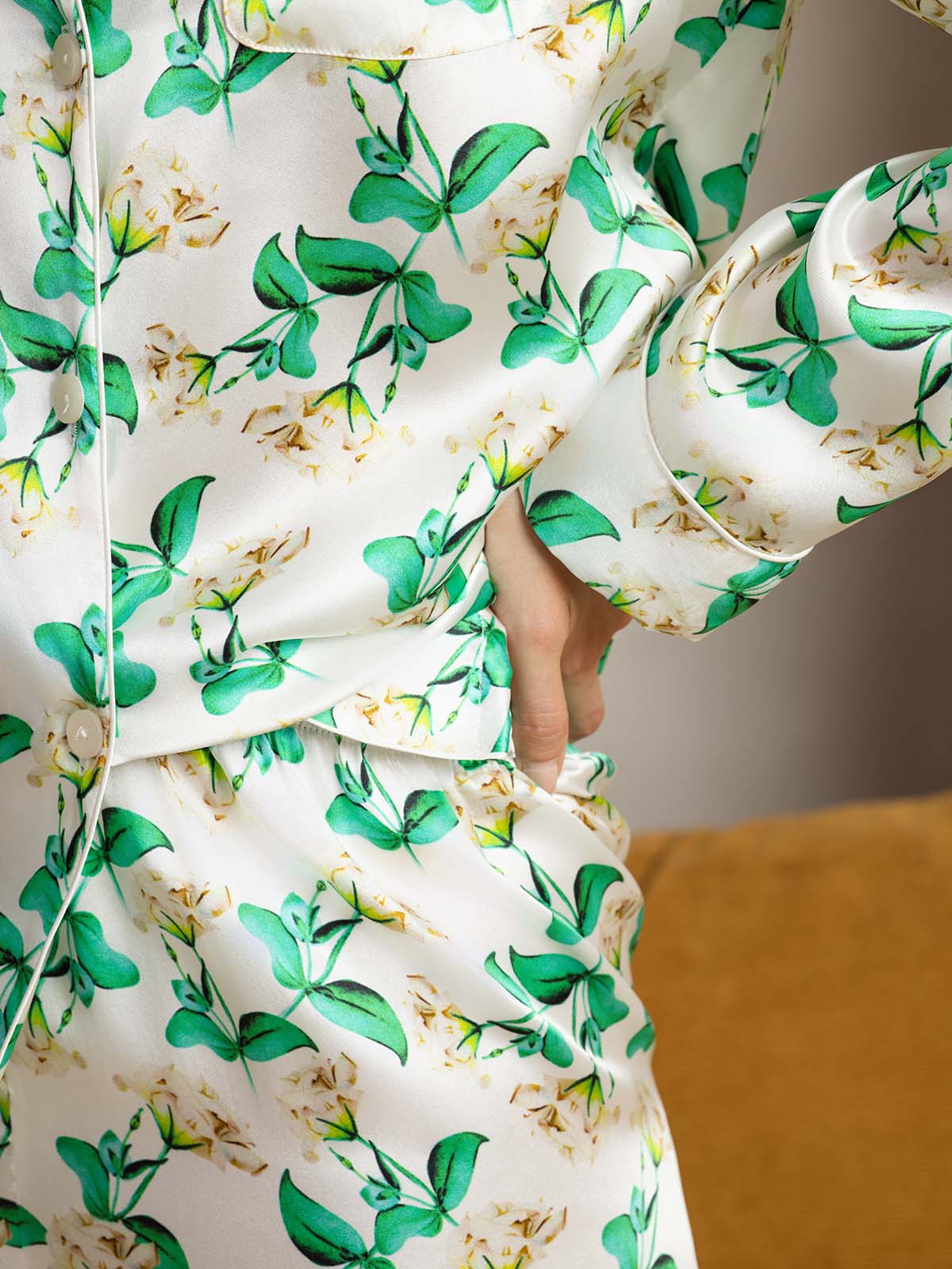 Conjunto De Pijama De Seda Pura Para Mujer Con Estampado Floral Verde Manga Larga Y Cuello Con Solapas - Image 8